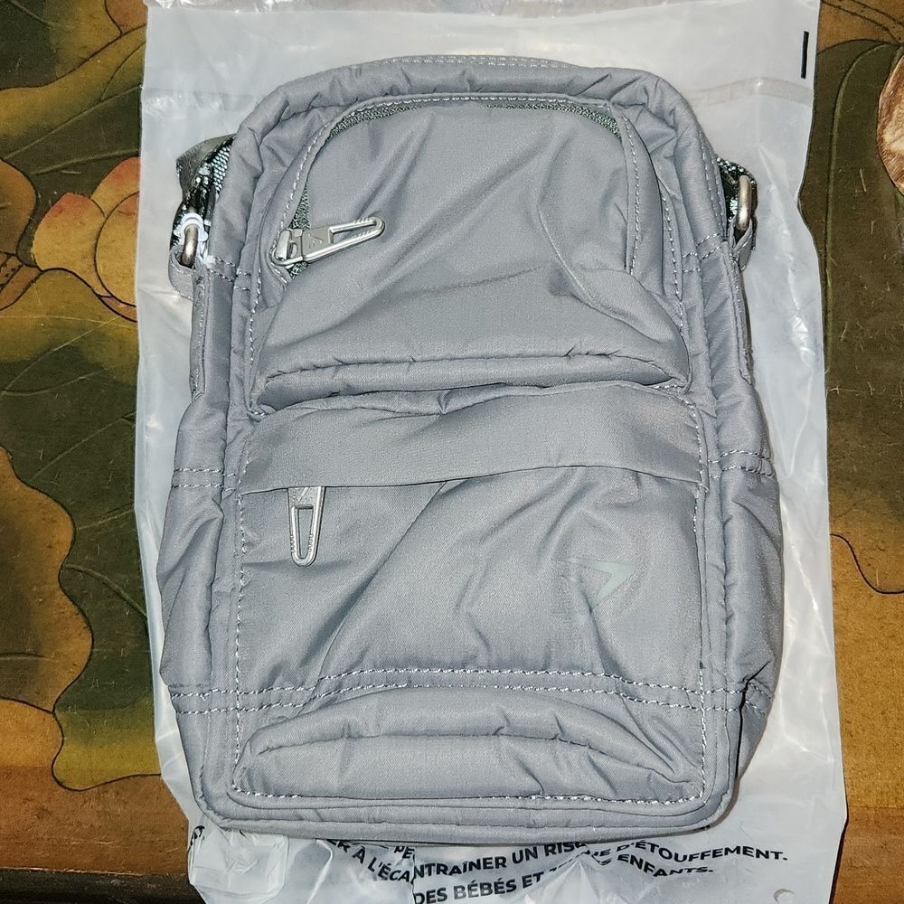 Gymshark Premium Lifestyle Cross Body Bag NWT - Picture 2 of 8